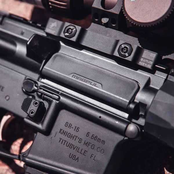 Защитная шторка Magpul AR-15 Черная MAG1206-BLK фото